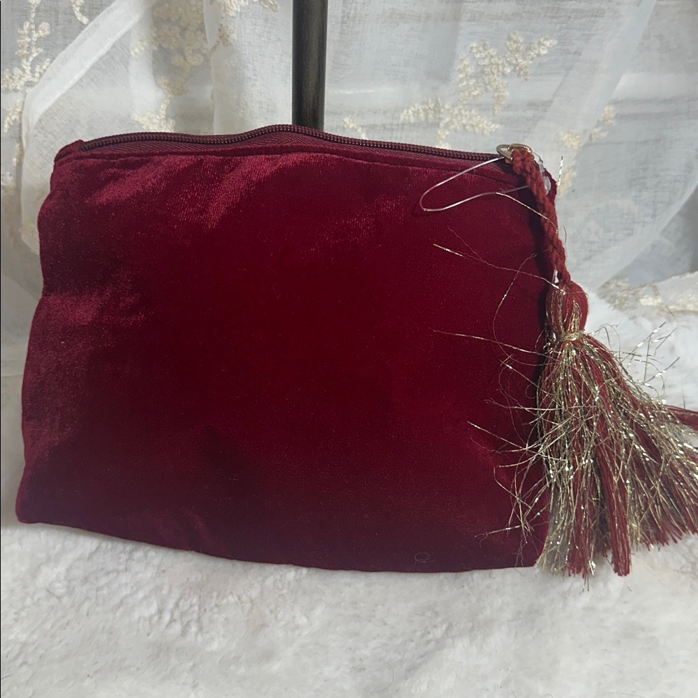 Red velvet beaded heart makeup bag - Picture 2 of 3